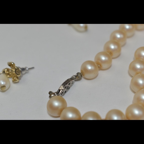 Pearl set necklace and the earrings - Picture 2 of 8